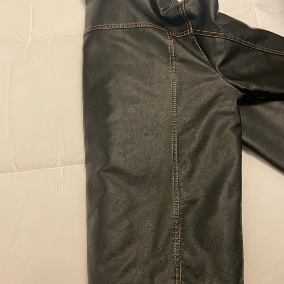 77 City - Picture 9 of 11